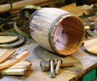 Detaily poctivého opracování dřevěných kádí - fotogalerie