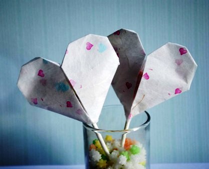 origami srdce, návod na origami, valentýnské lízátko