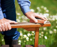 Jak ochránit dřevěný zahradní nábytek
