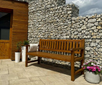 Jak vyčistit a oživit zahradní nábytek po zimě