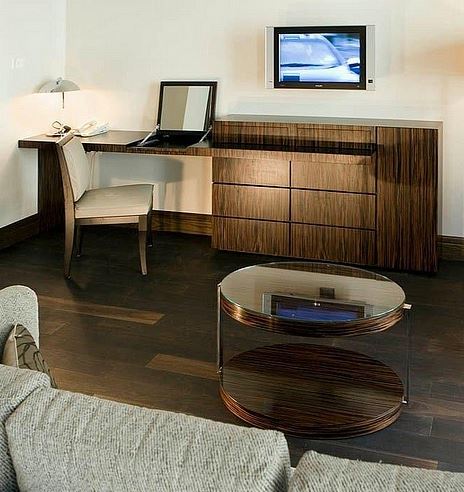 odstíny dřeva, moderní interier, minimalismus, zebrano, bělený dub, design nábytek 