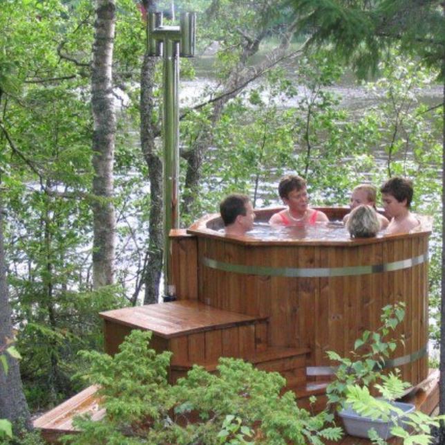 koupasí sud, koupací sud, dřevěný sud, sud s ohřevem, zahradní wellness, venkovní koupání, ohřev na dřevo, relax na zahradě, koupací sud Keliwood, romantika na zahradě, koupací sud léto, koupací sud zimní koupání, ekologické koupání, přírodní koupací sud, zahradní vířivka alternativa, koupací sud bez elektřiny, finský sud, koupel pod hvězdami, zahradní koupací vana, koupací sud celoroční, stylová zahradní relaxace