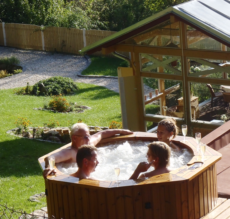 koupací sud, koupací bečka, sudová sauna, jak postavit saunu, jak se staví sen, SwissHouse, realizace saun