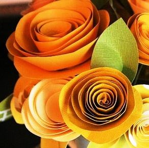 papírové květiny, květiny z papíru, květiny z koleček, papírová kytice, papírový věnec, papírový věneček