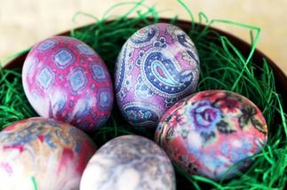 barvení vajíček, hak obarvit vejce, hedvábná vajíčka, dior vejce, velikonoční vejce, velikonoční dekorace, barevné vajíčka