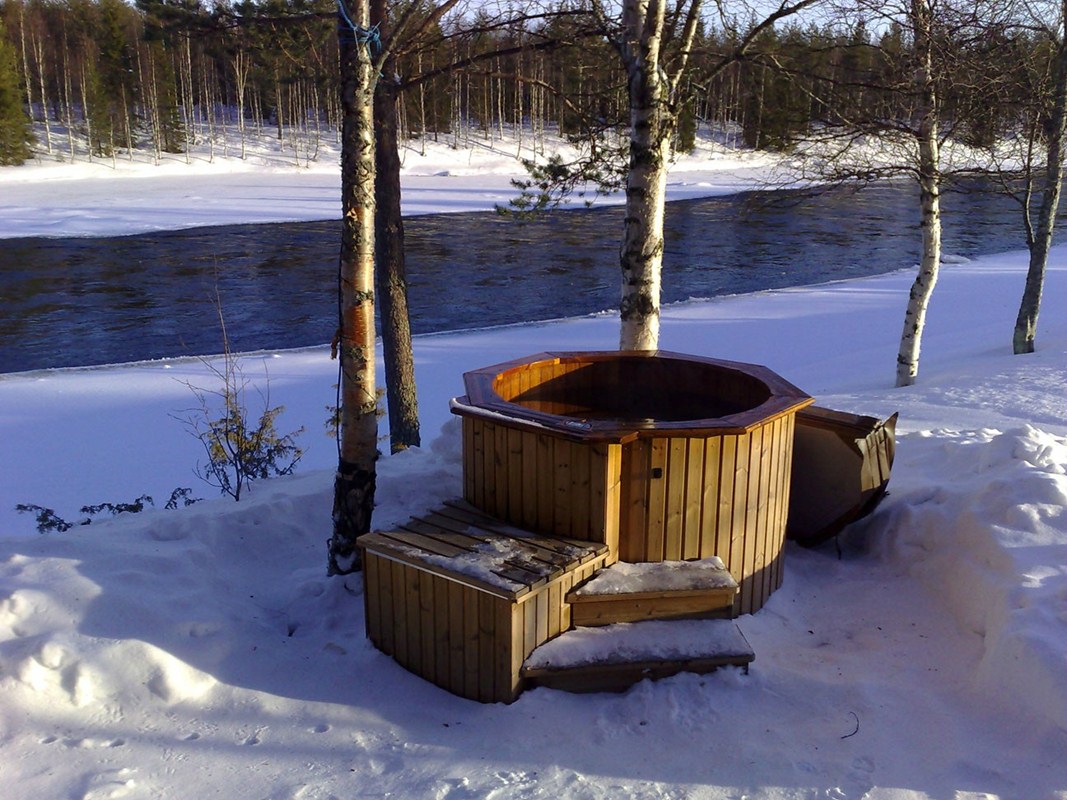 koupací sud, zima koupaní, otužování, sauna saunování,Dřevěná vana, ochlazovací vana, koupací vana, koupací sud, termální koupel,  sauna v zimně, termální koupel, welness domácí, termán nejbližší, termální pramen, termální voda, prohřátí organismu